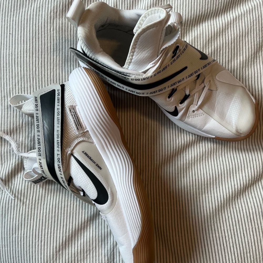Nike court shoes | women’s volleyball hyperset